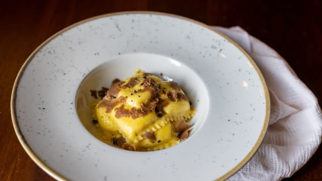 Ravioli ripieni di burrata, baccalà mantecato, tartufo - Ristorante Vittoria, Castel Di Sangro