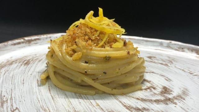 Spaghettone colatura di alici, pistacchi e limone - Meraviglia by Farmacia dei Sani, Racale