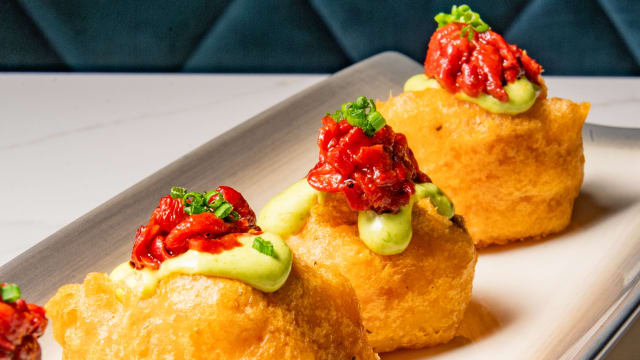 Fried hake with very candied red peppers - La Catorce, Madrid