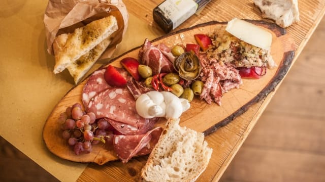 Gran tagliere di salumi toscani - La Bottega di via Maggio, Florence