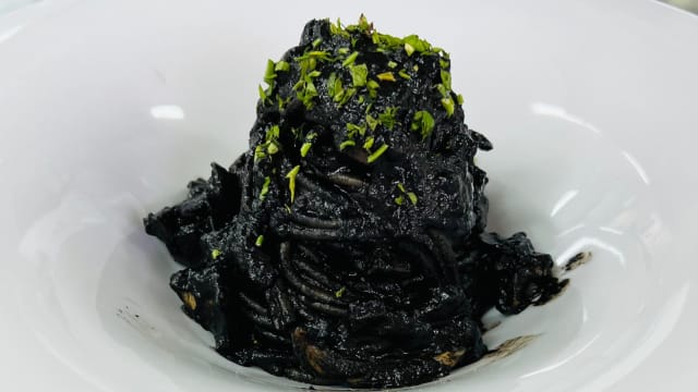 Spaghetti al nero di seppia - Ipanema Beach Club Restaurant, Taormina