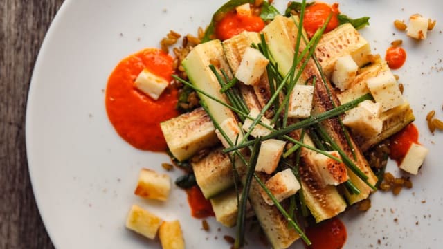 Mijoté de courgettes & halloumi - Daya, Paris