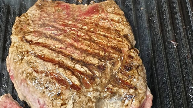 Tagliata con rucola, parmigiano a scaglie e salsa al balsamico - La Loggia delle Streghe