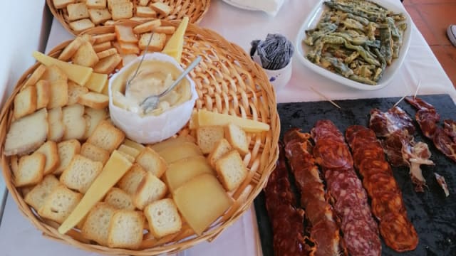 Mesa de Queijos e Enchidos  - Restaurante Lisbon Club