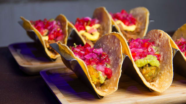 Tacos de bacalao crujiente (3u) - Verne, Barcelona