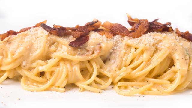 Spaghetti alla carbonara - Acqua&Farina