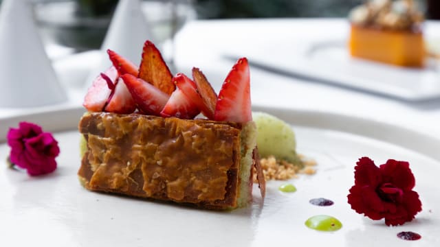 | Strawberries & Ruibard Fraisier - Sítio - Hotel Valverde, Lisbon