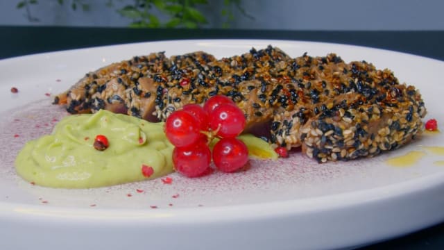 Tataki di tonno in crosta di sesamo e pesto di avocado - Canto