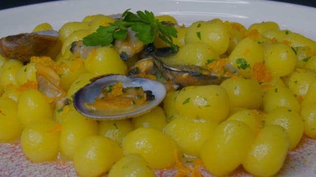 Chicche di patate con vongole veraci e bottarga di muggine - Canto, Rome