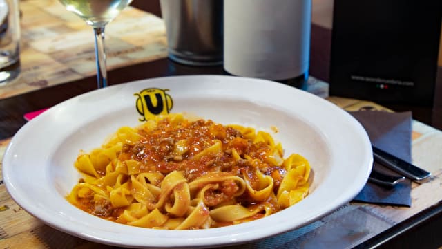 Tagliatelle al ragù di manzo - WonderUmbria Enoteca Gourmet