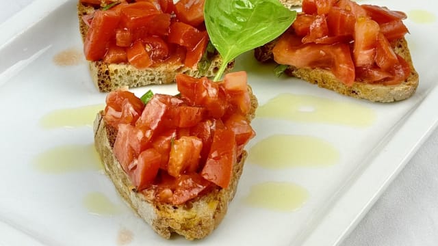 Bruschette con Pomodori del Nostro Orto - Le Mandrie di Ripalta, Montespertoli