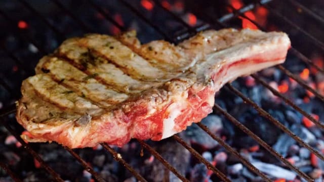 Bistecca di maialino grigio ardesia alla brace - Locanda degli Amici .... ( e degli artisti)