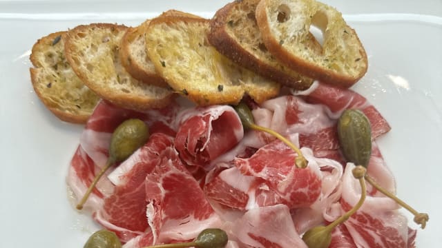 Prato De Presunto Alentejano, Tostas E Alcaparras  - Cafetaria Mensagem - Altis Belém Hotel & Spa, Lisbon