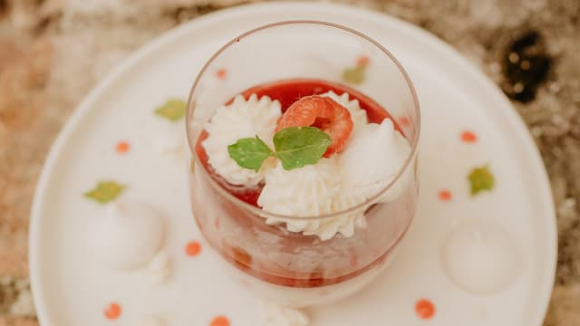 Strawberry Meringue, Raspberries and Chantilly - Chicchetteria by AcquolinA