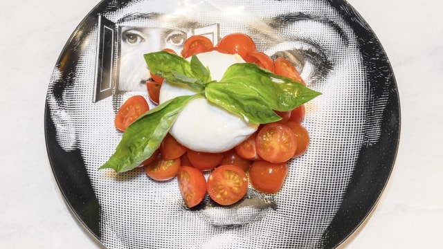 Burrata Pugliese Con Pomodori Ciliegin - Bacino