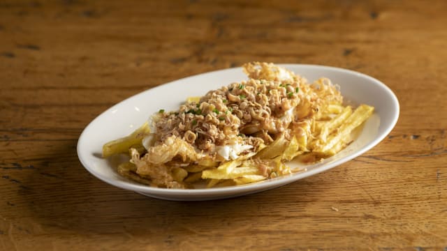 Huevos fritos con patatas fritas y láminas de foie - Mussol - Westfield Glòries, Barcelona