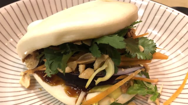 Gao bao thai bao relleno de carrilera de ternera (2 piezas) - Oam Thong (Sanuk)