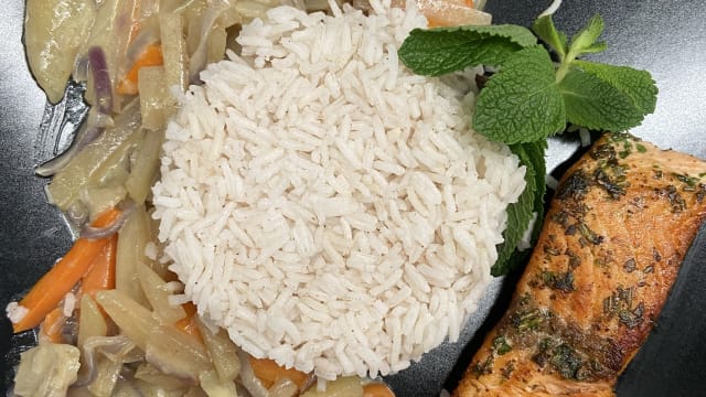 Trancio di salmone con riso basmati e verdure al cocco  - Gusto Divino