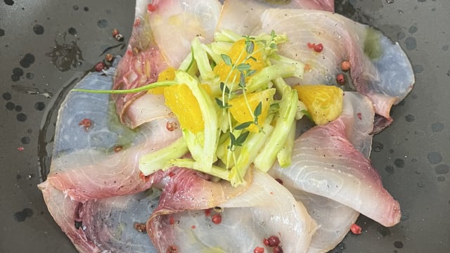 Carpaccio di pesce spada affumicato, pepe rosa e lime - Veritas 