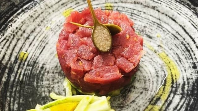 Tartare di tonno, avocado e fior di cappero - Veritas , Monopoli