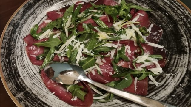 Carpaccio di bresaola, rucola e grana - Veritas , Monopoli