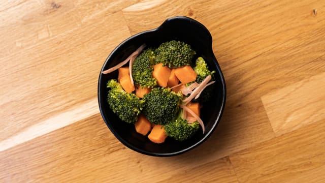 Broccoli-Sweet Potato Cubes - Señor Piña Terraza Gótico, Barcelona