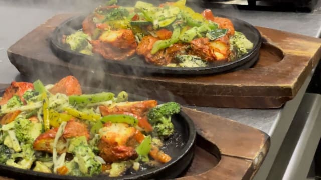 Chicken tikka sizzlar - Holy Cow Södermannagatan