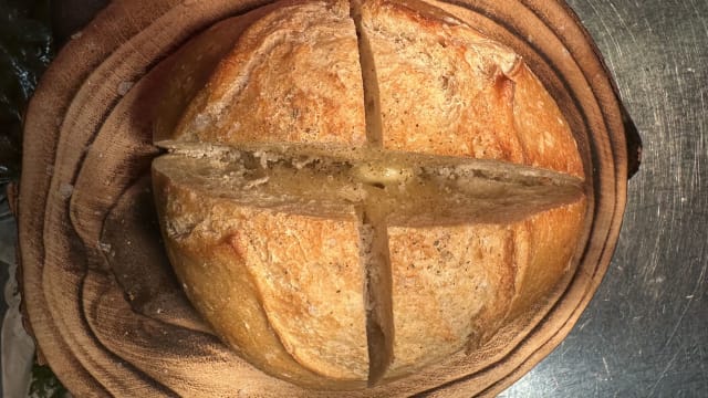 Hogaza de pan al horno a la leña  - Marsala Brasería, Castelldefels