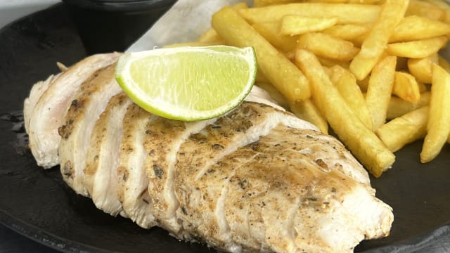 Filet de poulet aux épices cajun et citron vert - Joe's Grill, Saint-Denis