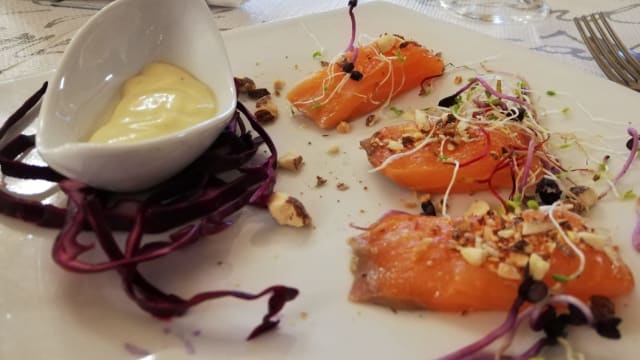 Mirepoix di salmone marinato e salsa Vinagre - Ristorante Orsini