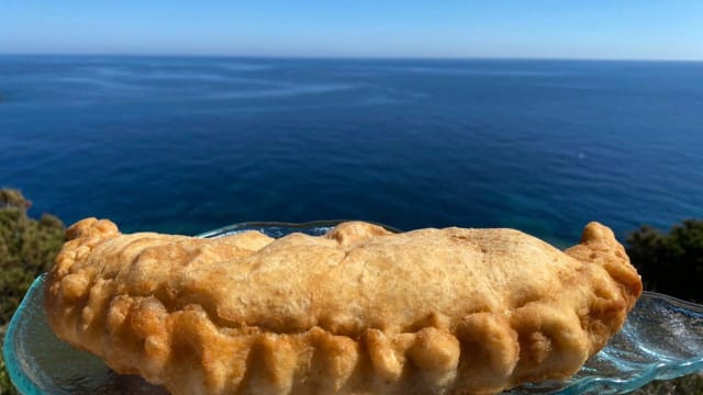 Il calzone fritto solidale - Lo Scugnizzo Cagliari