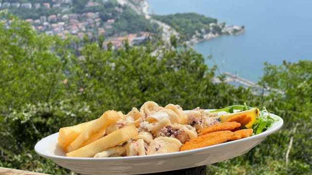 Fritto misto di pesce con polenta - Casa del pellegrino