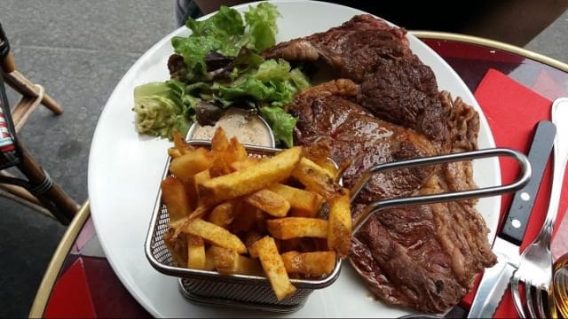 Entrecôte de boeuf à la plancha(350gr), sauce poivre et frites rustiques - Chez Troquette, Paris