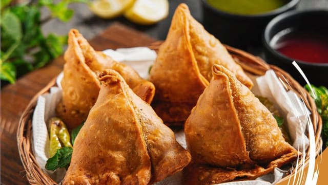 Punjabi samosa chatt - La Maison Tandoori