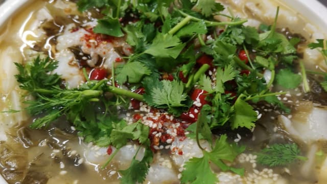 Soupe de poission à la choucroute - Le Phénix  御华园, Paris