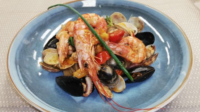 Spaghetti saltati alla pescatora - Ristorante Petrucci, Rome