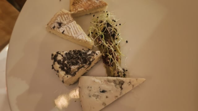 4 pieces of local organic cheeses - Comme Chai Toi, Paris