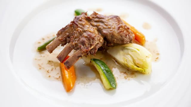 Costolette d'Agnello al forno con salsa di zenzero e Marsale e verdure al burro - Osteria da Pietro (Castiglione Delle Stiviere), Castiglione Delle Stiviere