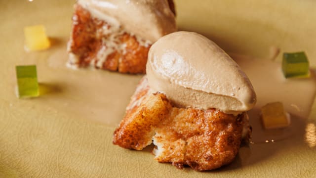 Dados de torrija artesana, pincelada de  café y su crema helada - Erre & Urrechu Barcelona, Barcelona