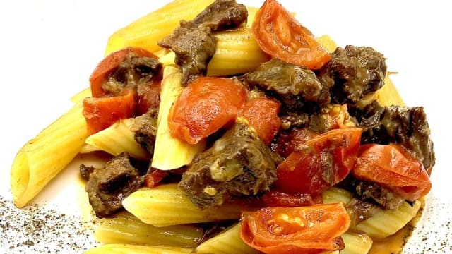 Penne al ragù di coda alla vaccinara e pomodorini ciliegino  - La Filanda