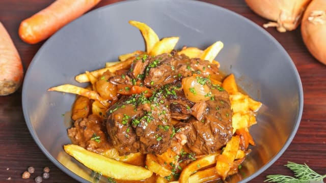 Pasta Nera à l'encre de seiche  à la crème d'ail et parmesan, avec son poulet rôti au thym  - Zebra Rue de Paris, Maisons-Laffitte