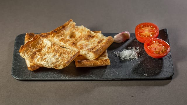 Coca De Cristal Tostada Con Tomate - Tastem