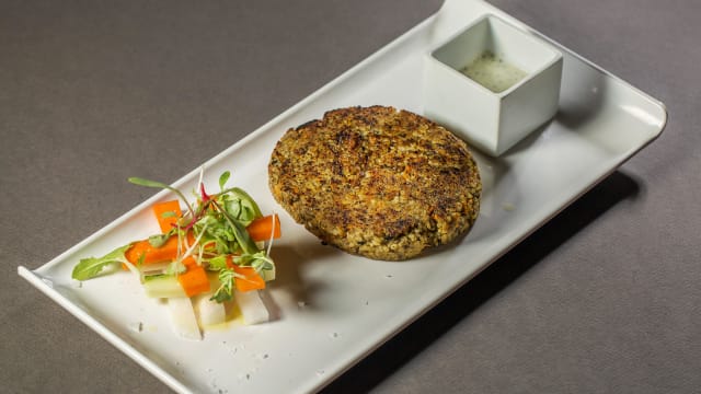 Hamburguesa de Quinoa con salsa Tzatziki - Tastem, Barcelona