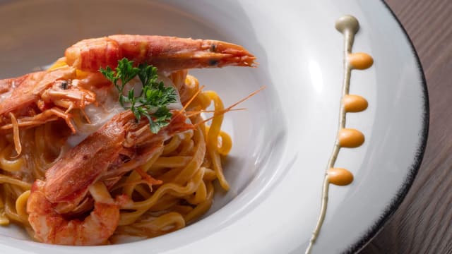 Tagliolini gamberi rossi e burrata - Novus Salotto Romano, Rome