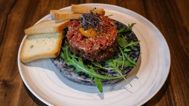 Steak tartar de solomillo - Valhalla , Alpedrete