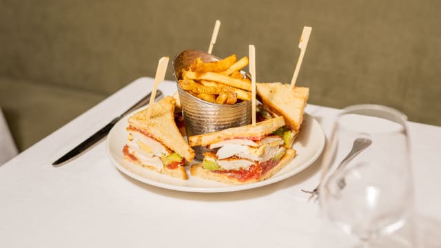 “Mascotte Club sandwich” smoked salmon by “Maison Borvo” - La Mascotte, Paris