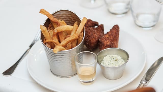 Fish & Chips, tartare sauce and homemade french fries  - La Mascotte, Paris