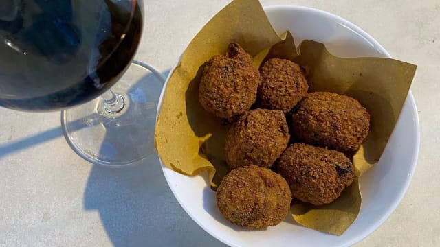 Polpettine di Melanzane - Strick And White® [La Taverna della Pizza], Rome