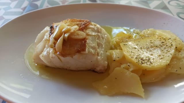 Tronco de bacalao al ajillo - Casa Doli, Madrid