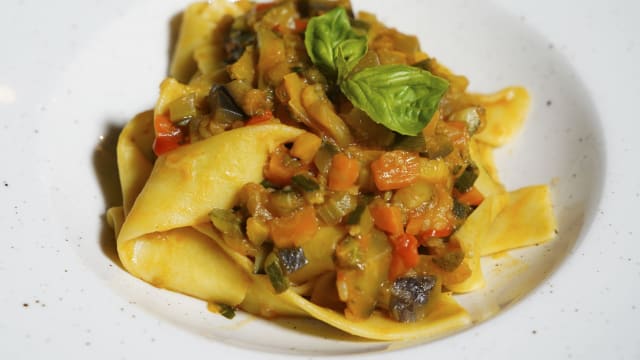 Pappardelle al ragù finto - Agricola Toscana, Florence